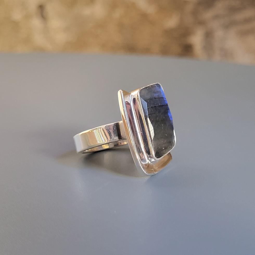 Miniature : Bague labradorite taillée rectangle et argent 925‰/vue trois quart droit