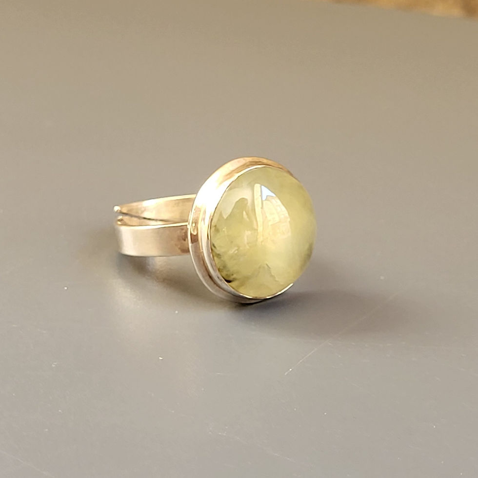 Miniatura: Bague argent 925 et prehnite naturelle réglable – Pierre verte cabochon moderne/vue de trois quart droit