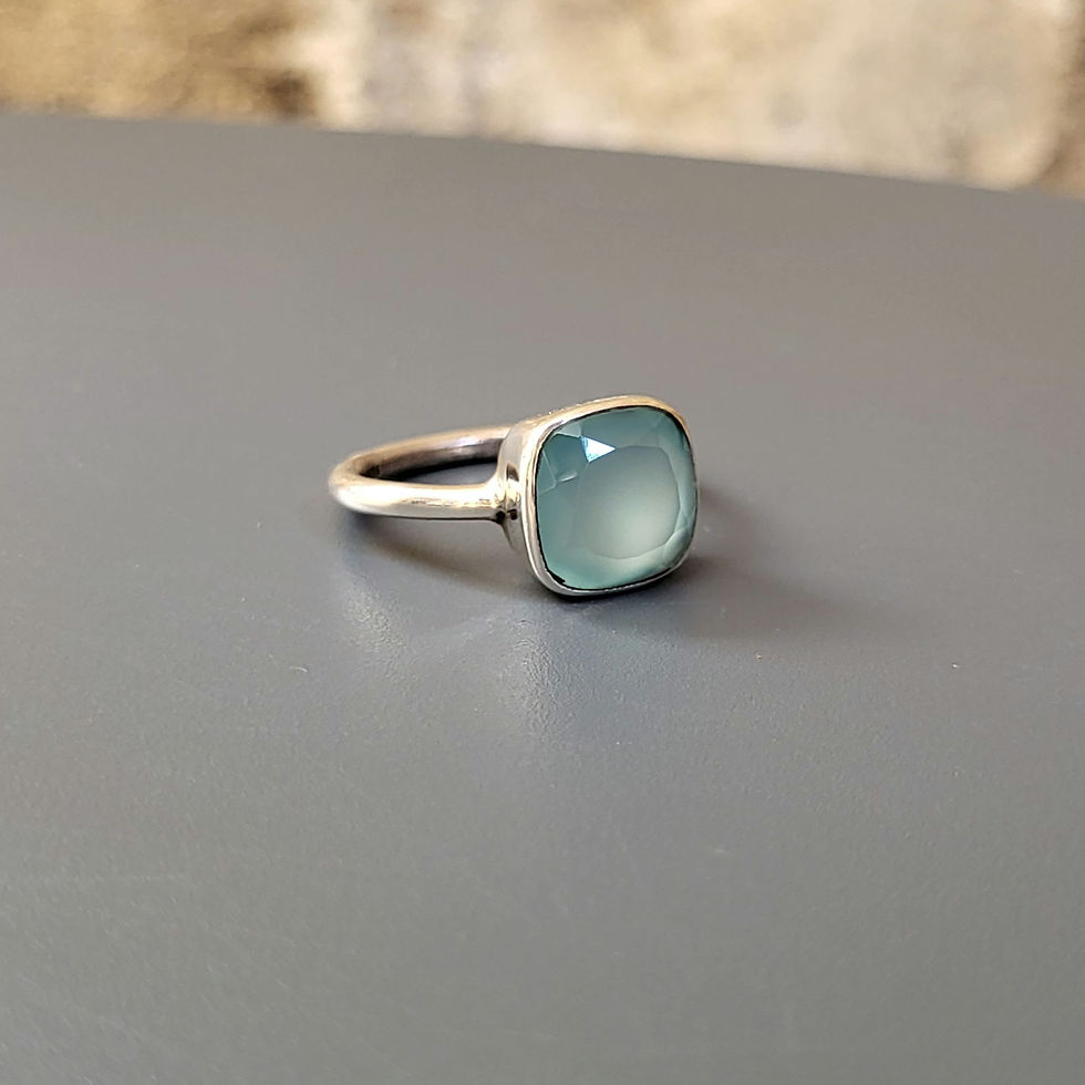 Bague calcédoine bleue carrée et argent 925‰/Élégance minimaliste/vue trois quart droit