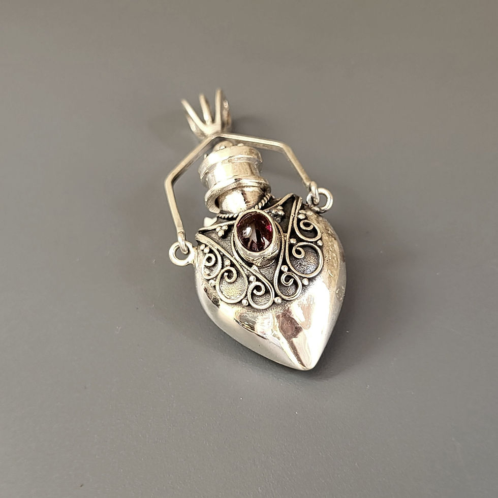 Thumbnail: Pendentif boite en grenat et argent 925‰