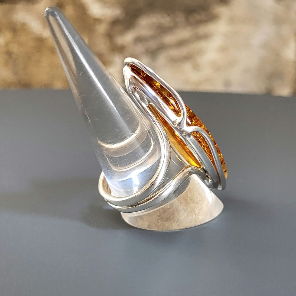 Miniature : Bague longue en ambre miel et argent 925‰. 