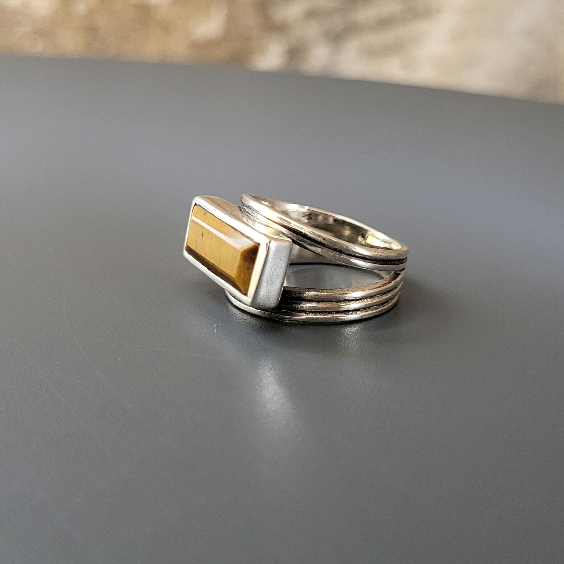 Bague œil de tigre taillé et argent 925‰