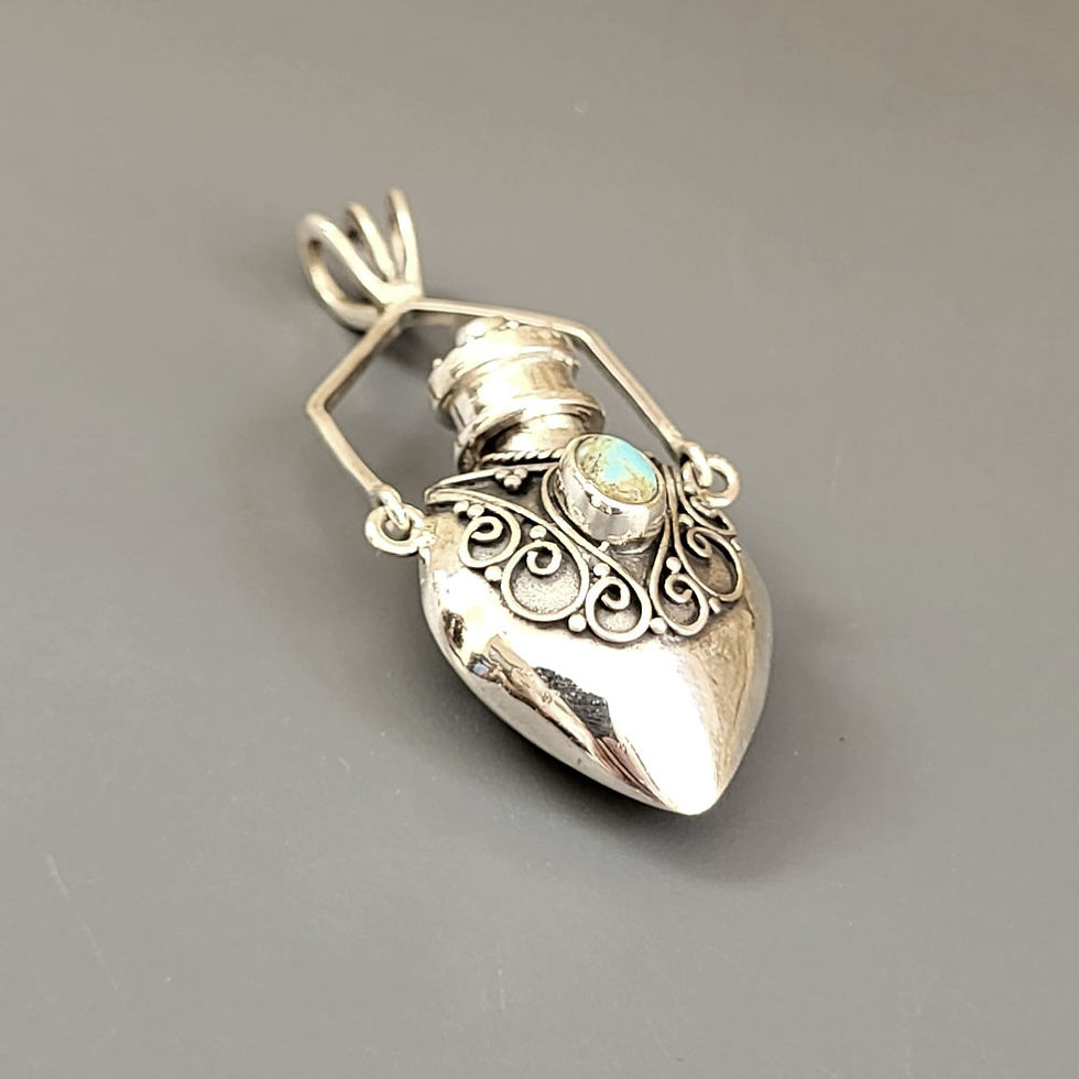 Thumbnail: Pendentif boite turquoise, grenat et argent 925‰