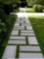 caminho em placas de concreto pisantes de jardim da adafe pre-moldados