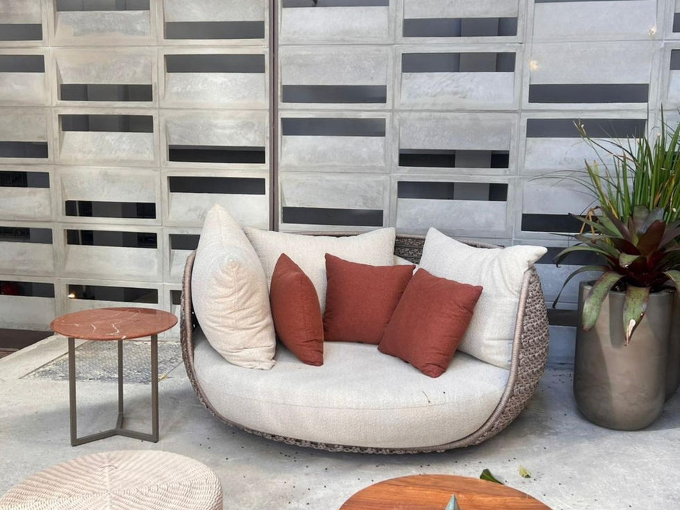 Cobogó cimentício modelo brisa estilo veneziana em formato retangular, peça para ventilação e decoração moderna.