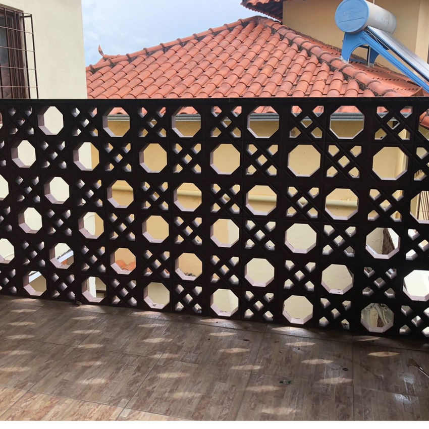 Cobogó de concreto estilo árabe aplicado como guarda-corpo em área externa, solução arquitetônica elegante e resistente produ