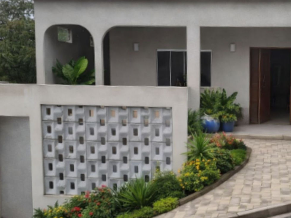Cobogó de concreto Apolo aplicado em muro frontal residencial