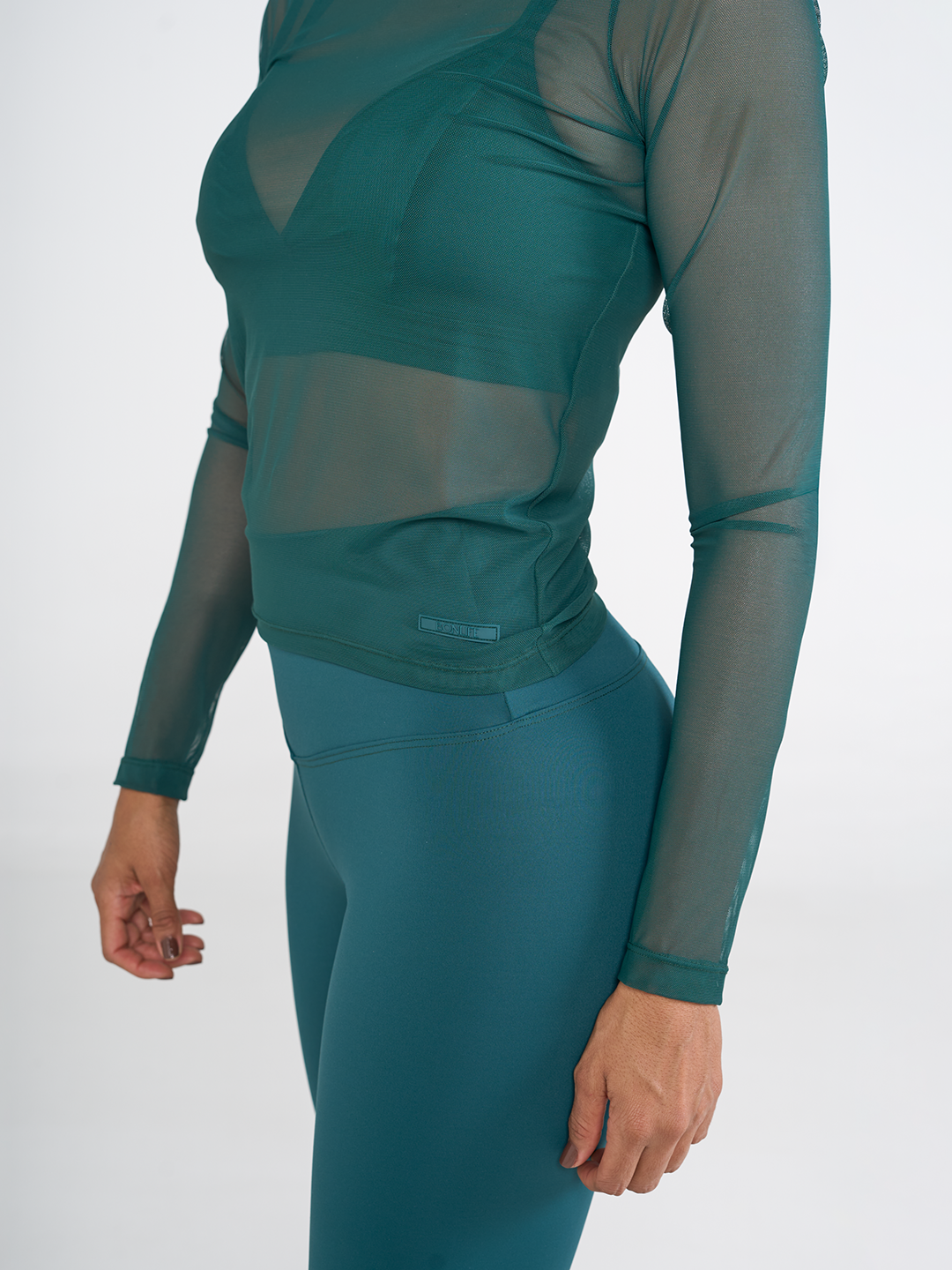 BLUSA MESH RELUCIENT MANGA LARGA