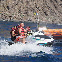 Jetskizés Tenerifén a Los Gigantes sziklafalaknál