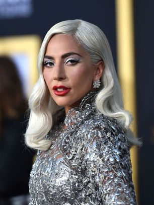 Lady Gaga iguala recorde no topo da Billboard ao lado de Michael e Janet Jackson