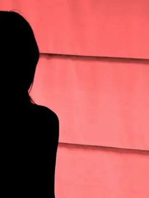 Brasileira é condenada a 15 meses de prisão por fazer sexo com detento em Londres