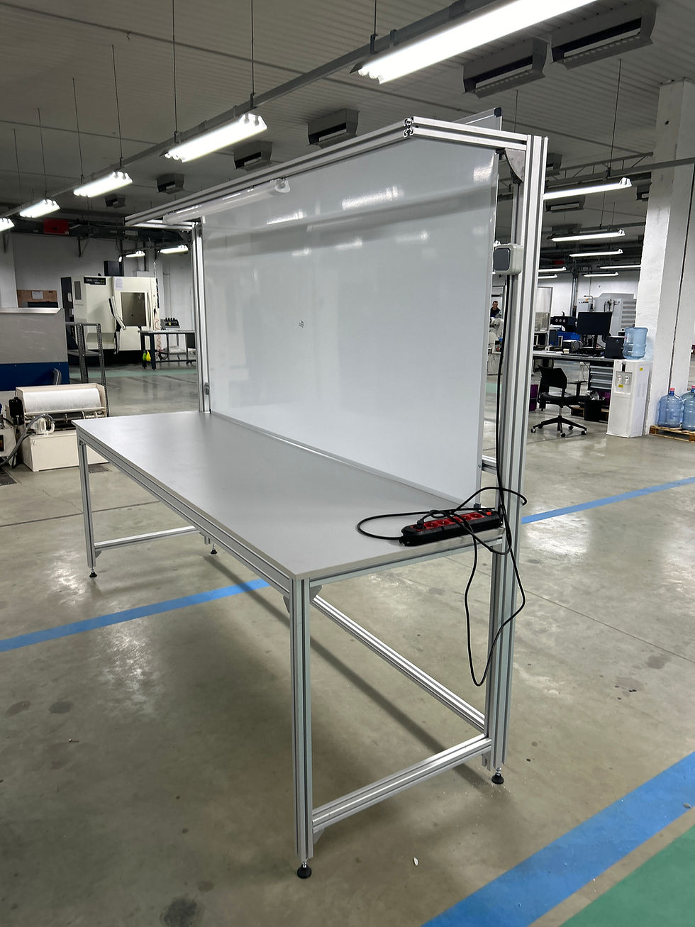 Miniaturbild: Production Table BIG with Whiteboard 