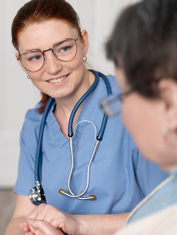 Sjuksköterska möter patient