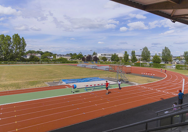 Stade-athle-Daniel-Jardinaud-Avoine-scaled-4_edited.jpg