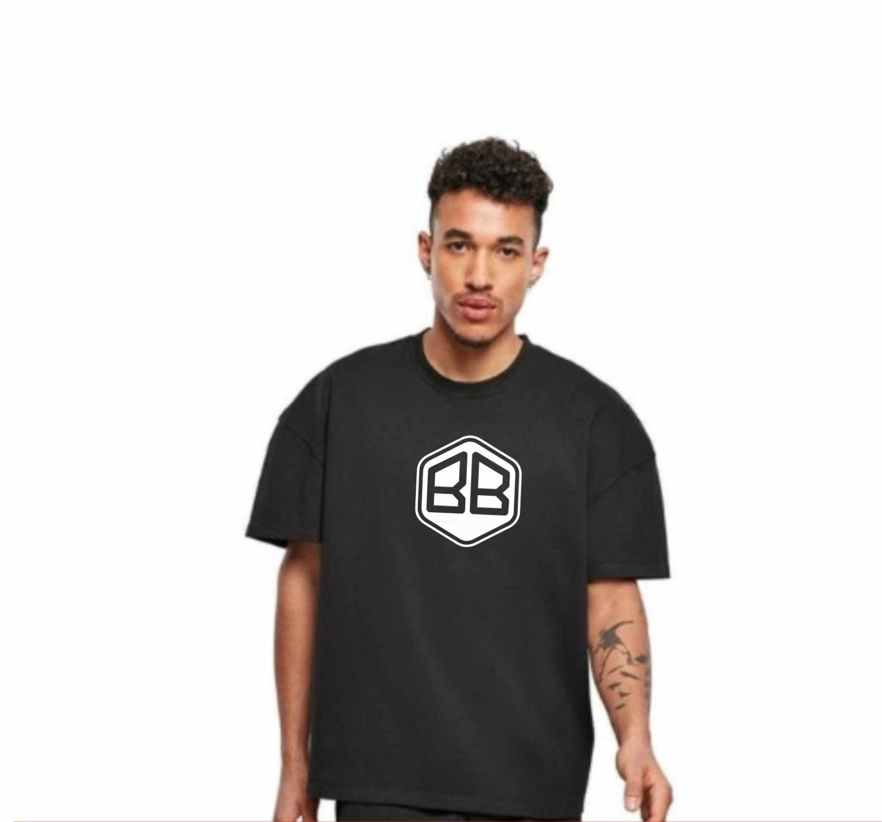 Tshirt Box Tee with a round-neck, overlapping shoulders. Oversized.