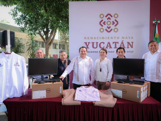 Gobernador Joaquín Díaz Mena entrega equipo de cómputo y uniformes al personal administrativo de la UPN