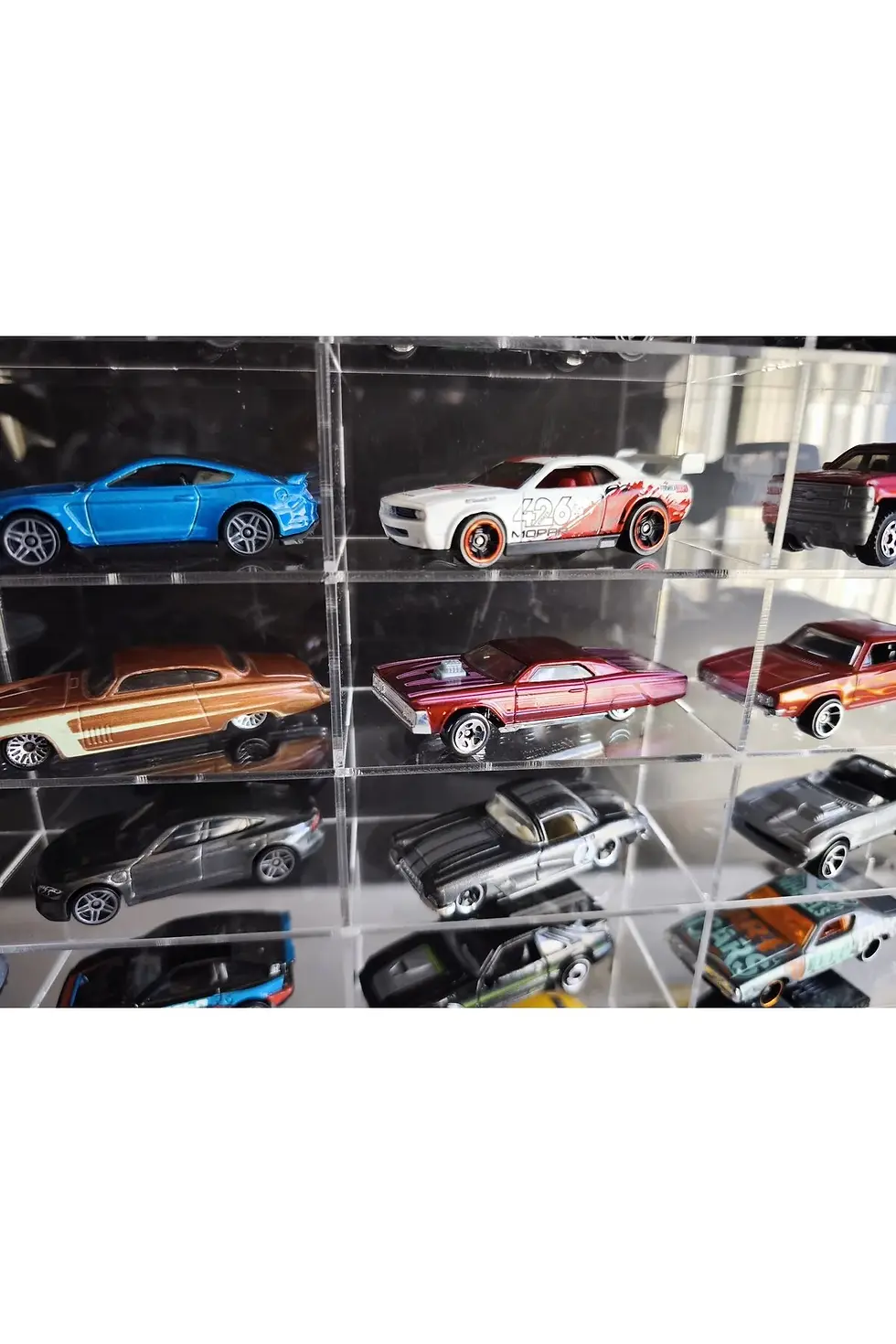 Küçük resim: 49lu Şeffaf 1/64 ölçekli Kapaklı  koleksiyon araba rafı araç standı klasik model