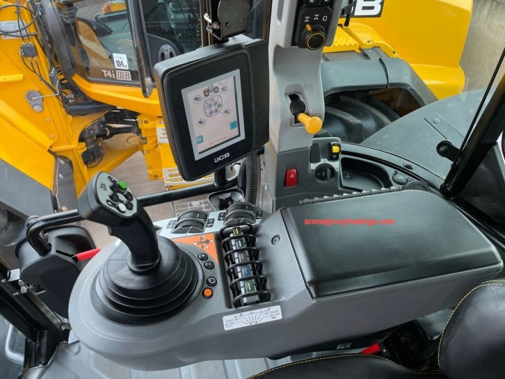 Thumbnail: Buy JCB 4220 Fastrac tractor