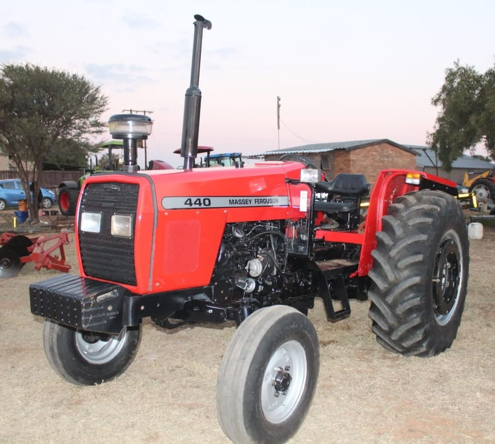 Minijatura: Massey Ferguson 440 2WD for sale