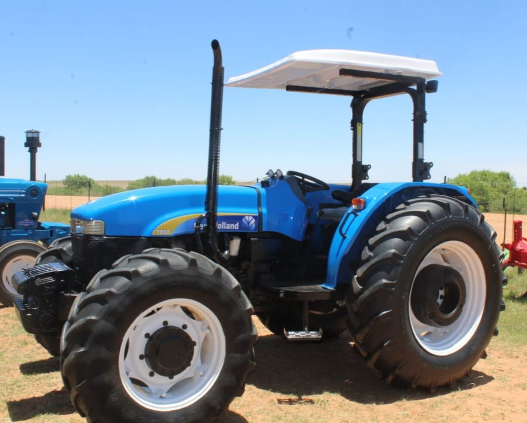 New Holland TD95 4wd tractor for sale