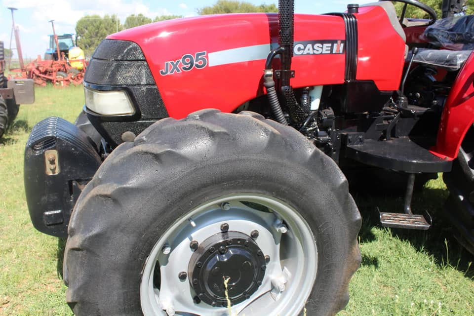 Miniatyrbilde: Case JX95 4wd tractor for sale