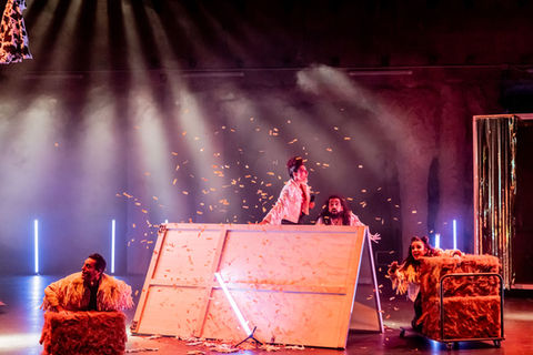 Fotos de escena de rebelión en la red