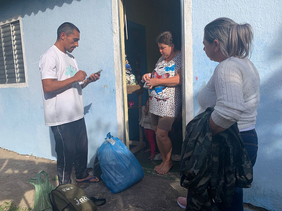 O Senhor, o seu Deus, está em seu meio, poderoso para salvar.