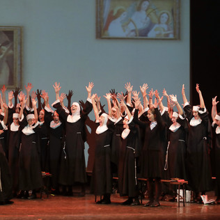 In scena con il Musical "Sister Act"