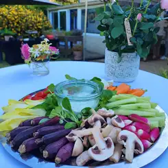 Plateau de légumes frais locaux pour un anniversaire à Tréméreuc par Impulsion Évènements