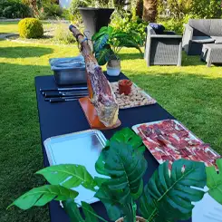 Atelier jambon à l'os pour cet anniversaire à Tréméreuc par Impulsion Évènements
