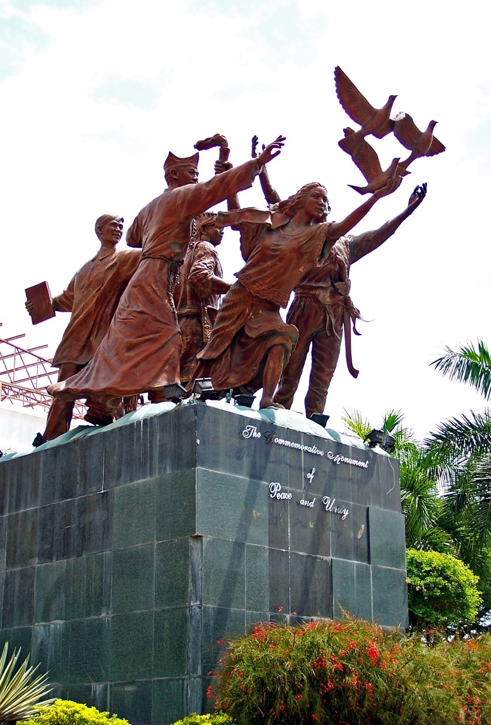 Jose Mendoza sculpture