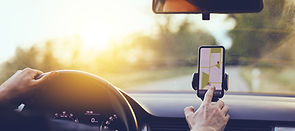 iknow.click | Dinheiro online EX UBER, HOJE UM Homem bem sucedido em seu carro.