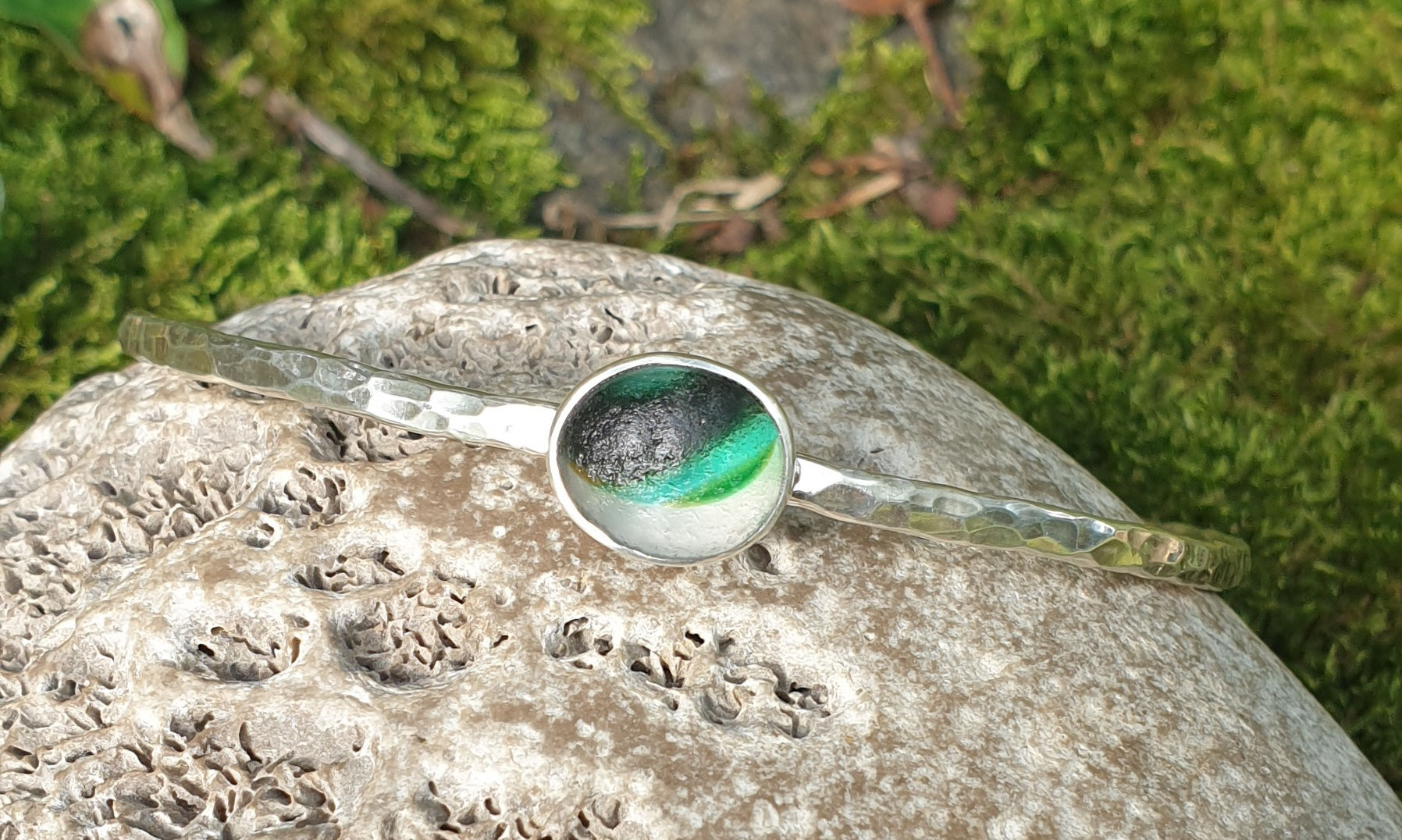 Handmade bangle with bezelled seaglass charm (M)