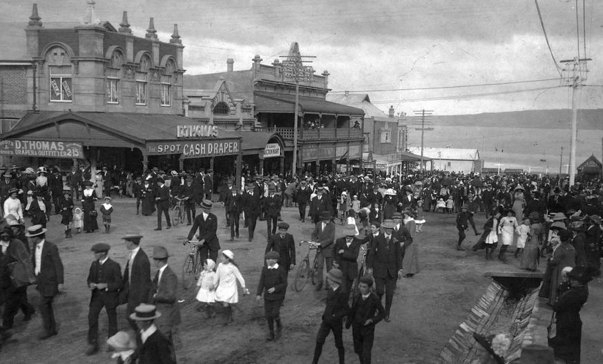 VOLUNTEER CHURCH PARADE, YORK STREET, ALBANY C1910_edited.jpg