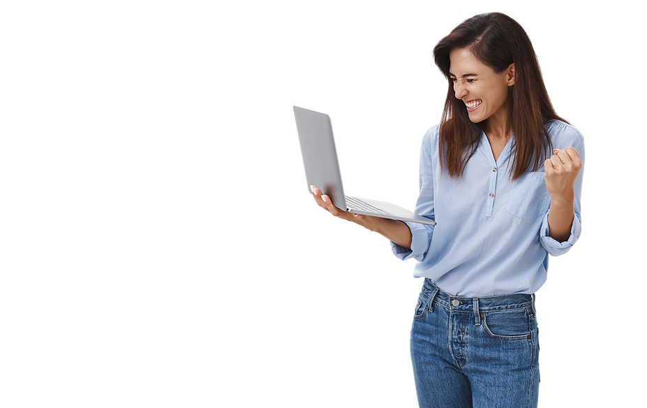 Mulher comemorando o sucesso digital que fizemos pelo seu negócio