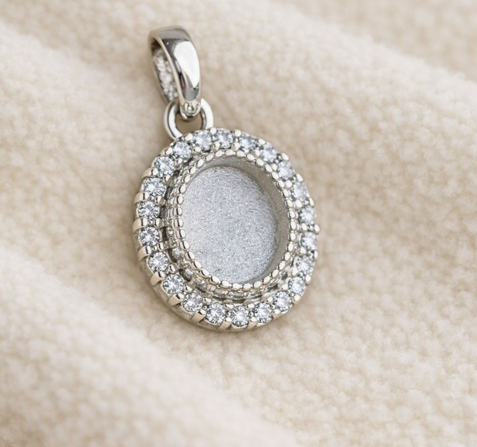 Ffion silver Round Halo Memorial Necklace