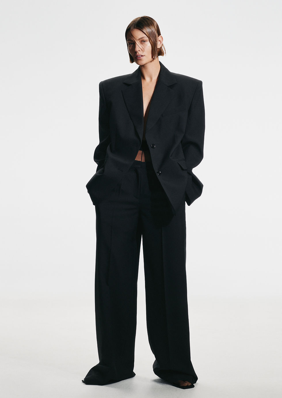 H&M has announced a groundbreaking collaboration with renowned Polish designer Magda Butrym, marking the first time in its two-decade history of designer partnerships that the brand has teamed up with a Polish designer. This collection, set to launch on April 24, 2025, celebrates femininity through Butrym's signature Slavic romanticism, featuring rose motifs and intricate craftsmanship.