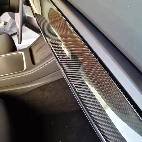 Tesla intérieur carbone