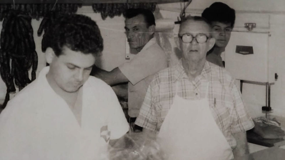 Berto a esquerda, Sr. Paulo Betti a direita, ao fundo Sr. Nelson Albanez e o Amarildo.