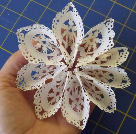 Thumbnail: Paper Doiles
