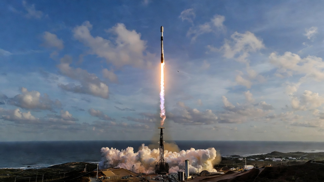 SpaceX expande la red Starlink con lanzamientos clave desde la costa oeste