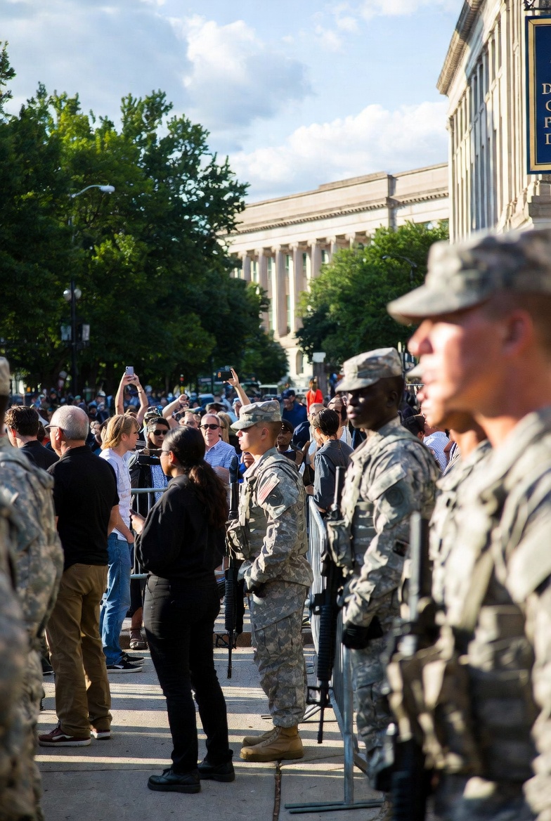 Tiroteo contra miembros de la Guardia Nacional en Washington, D.C.; reacción y revisión migratoria anunciada por la Casa Blanca