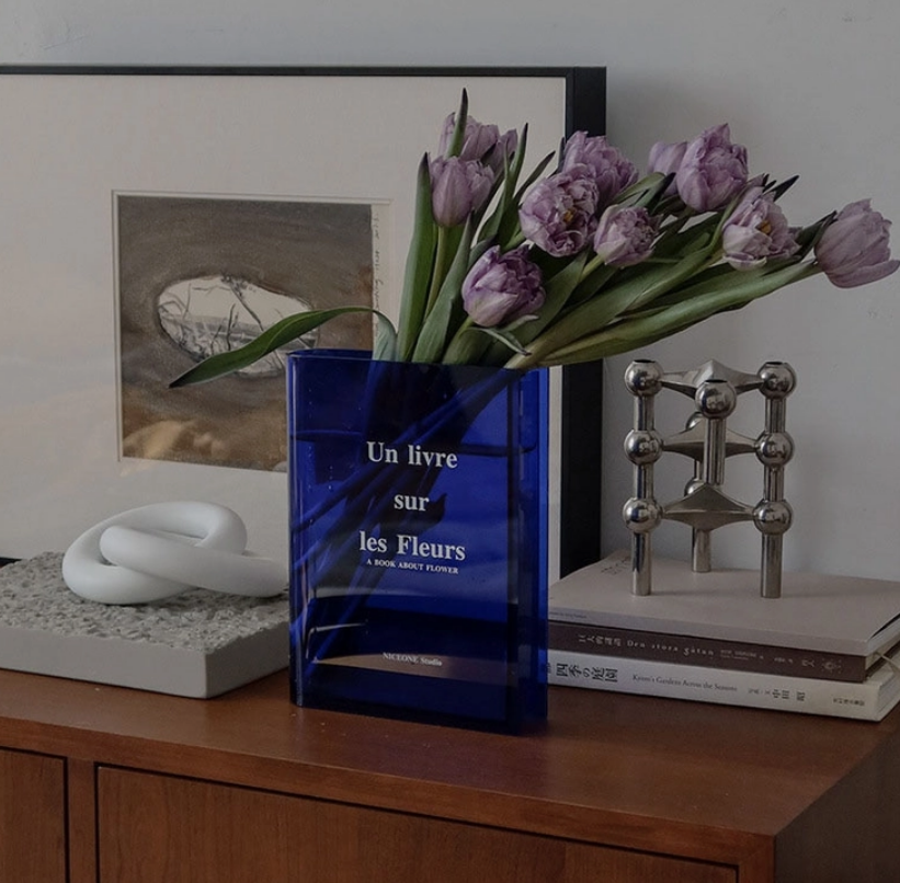 DEVINE DESIGN MELK BOOK VASE