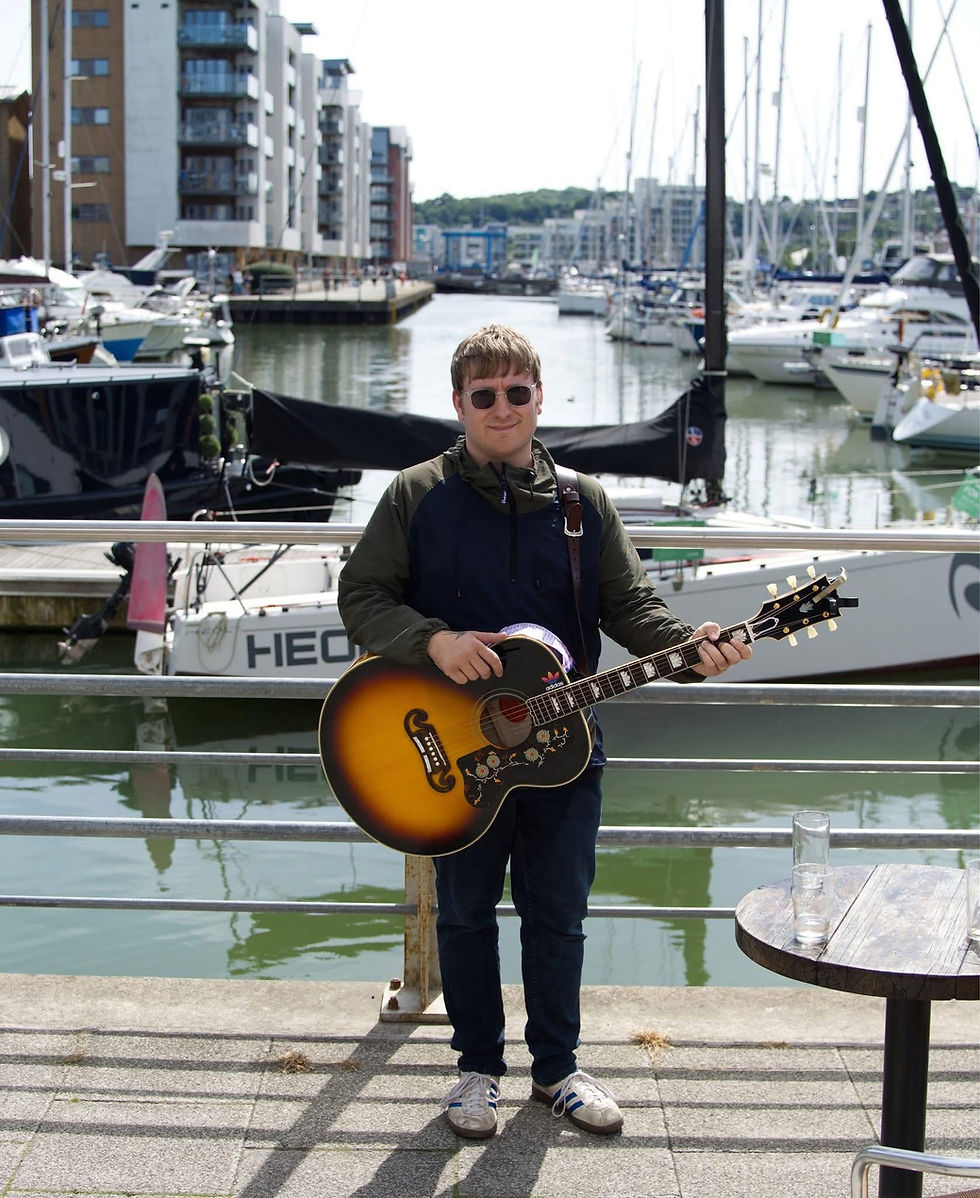 Sunday Live Lounge – Definitely Noel