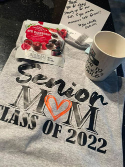 Senior Mom Shirt, Shoot People Photography Mug
