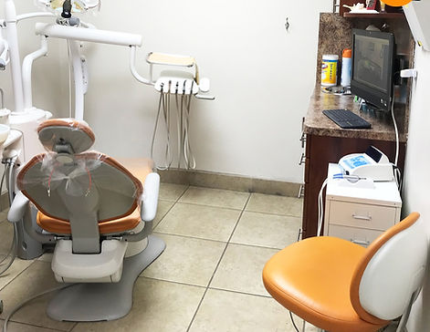 Modern dental treatment room at PerkaDent in Miami, featuring a professional patient chair, specialized clinical equipment, a