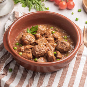 Mandonguilles amb sípia a la bruta amb pèsols