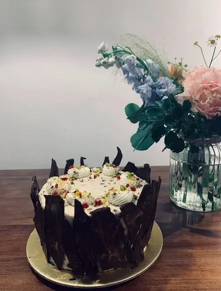 Thumbnail: 8" Rum & Rasin Cake