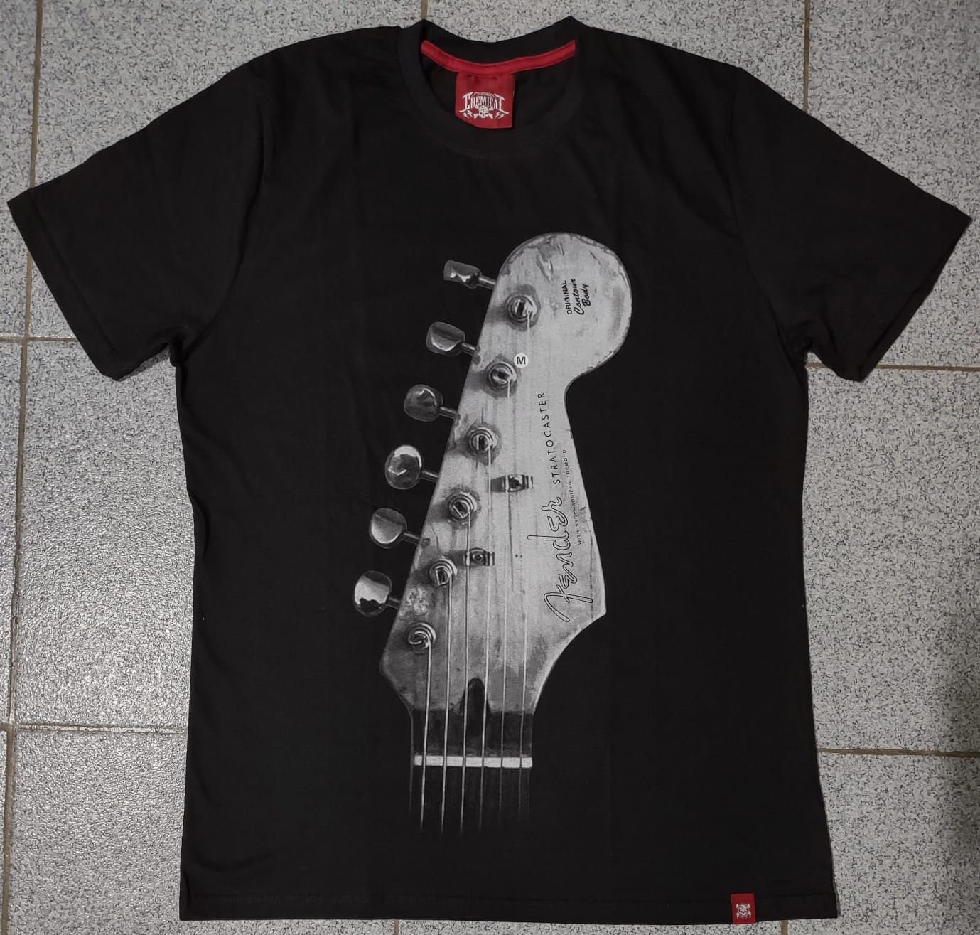 Camiseta Fender Strato Preto Chemical C2419