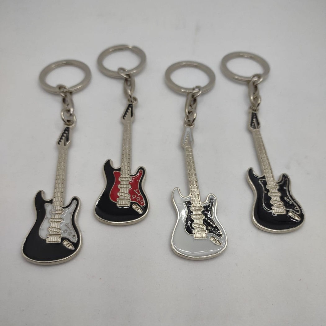 Chaveiro Guitarra Stratocaster Preta Mega Metal CHI12